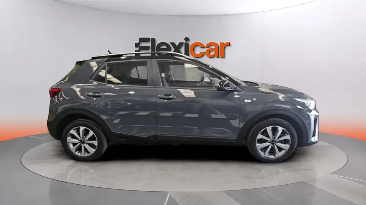 Käytetty Kia Stonic Plus 84 HP (61 kW) 2022 Harmaa Katumaasturi
