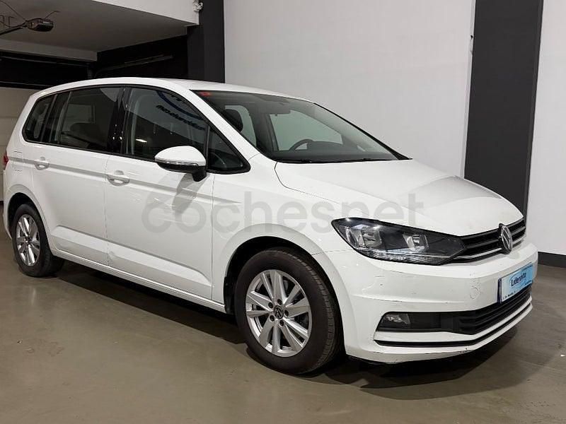 Usado VW Touran Edition 122 CV (89 kW) 2021 Blanco Monovolumen