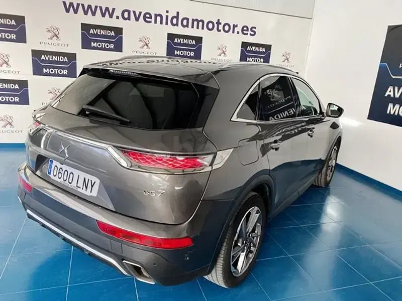 Usado DS Automobiles DS7 Crossback Grand Chic 300 CV (220 kW) 2021 Gris / plata SUV
