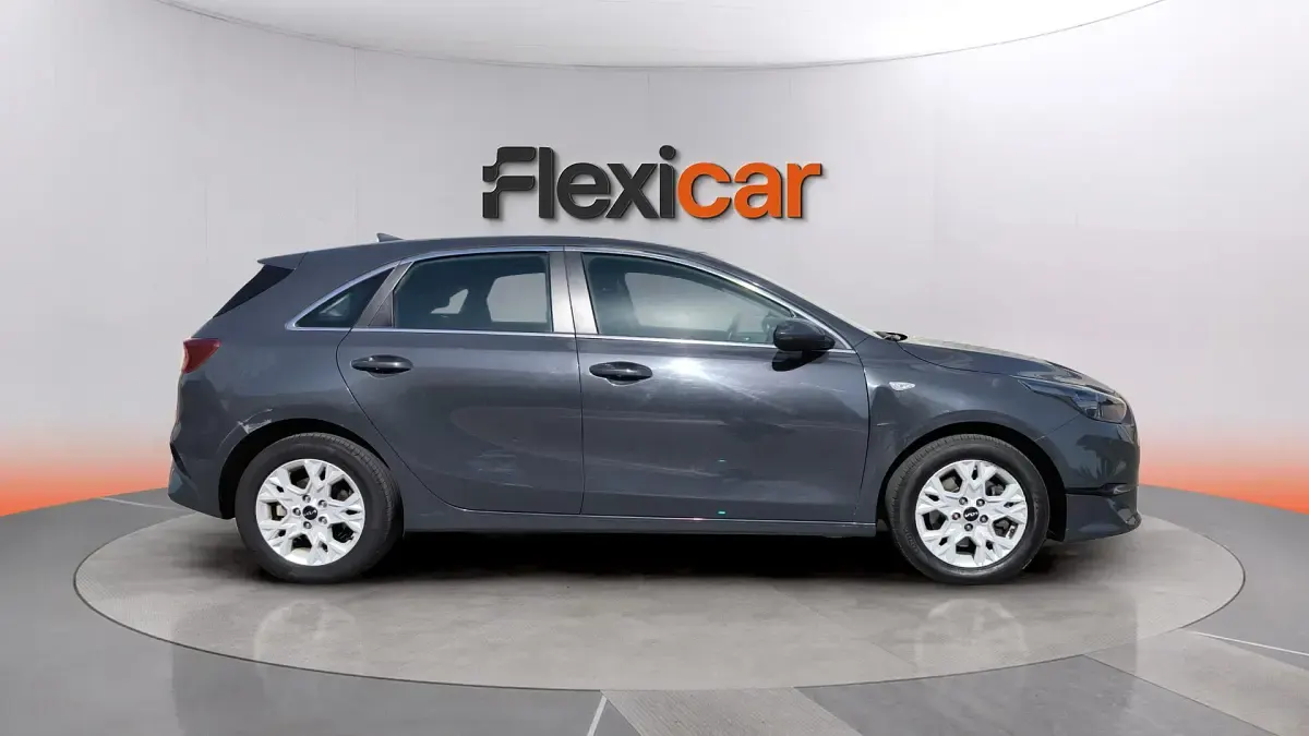 Usado Kia Ceed 136 CV (100 kW) 2023 Azul Utilitario