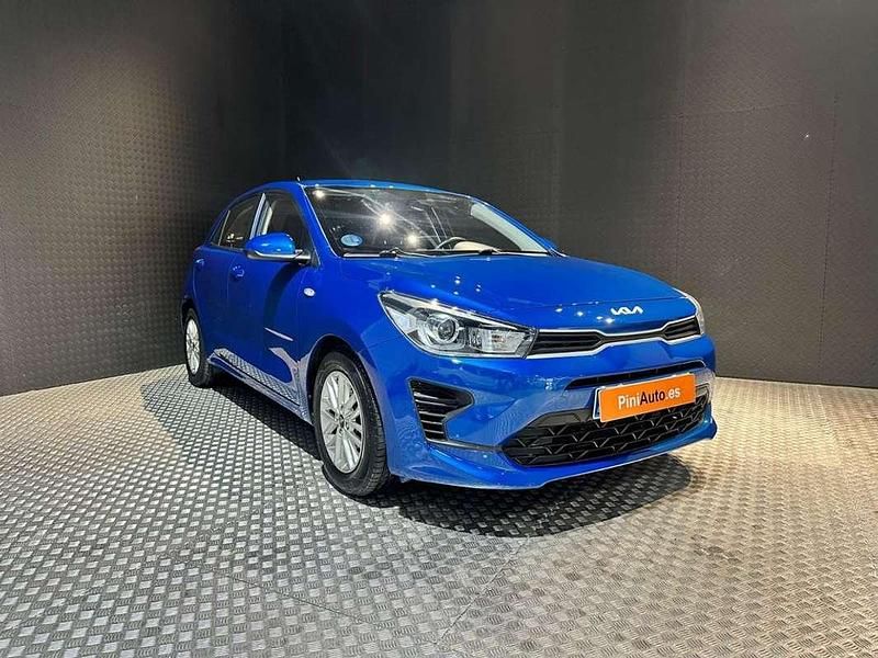 Usado Kia Rio 99 CV (72 kW) 2021 Azul Utilitario