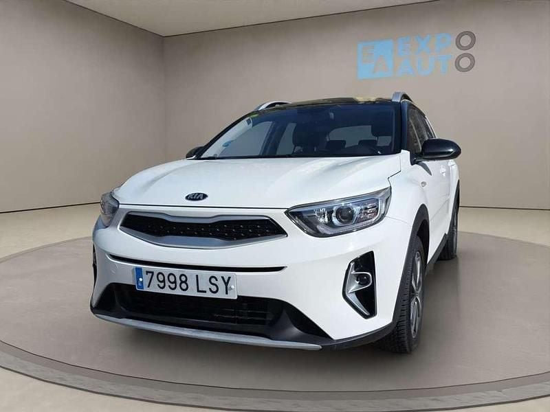 Usado Kia Stonic 99 HP (72 kW) 2021 Branco SUV