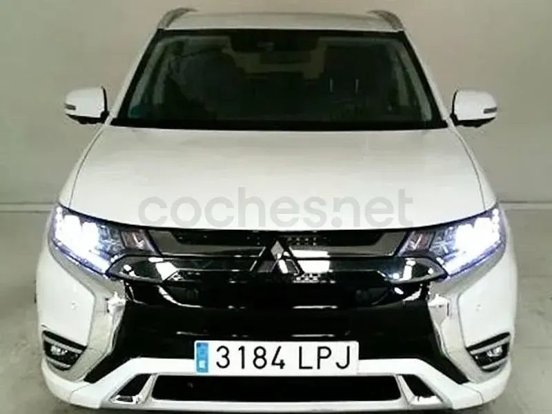 Usado Mitsubishi Outlander P-HEV 224 CV (164 kW) 2021 Blanco SUV