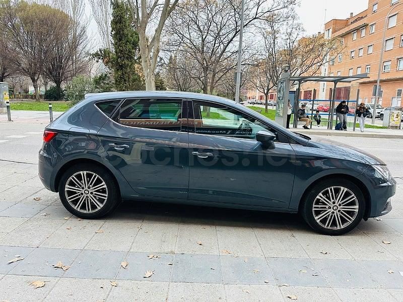Usado Seat Leon XCELLENCE 130 CV (95 kW) 2019 Gris / plata Berlina