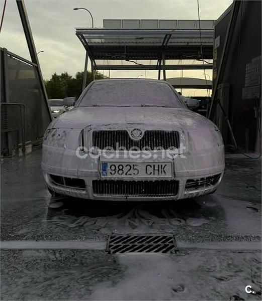 Usado Skoda Superb Comfort 105 CV (77 kW) 2008 Gris / plata Berlina
