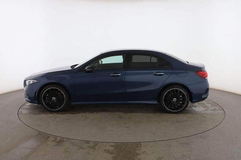 Usado Mercedes A250 AMG line 218 CV (160 kW) 2021 Azul Berlina