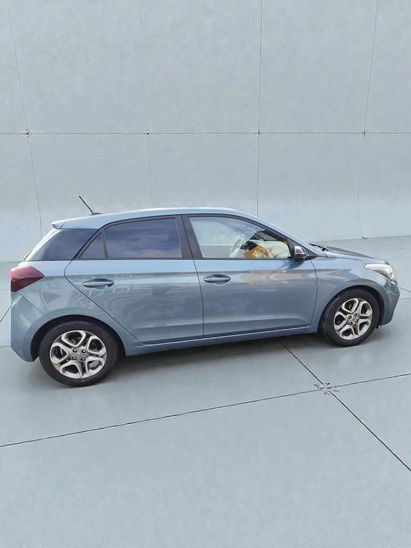 Usado Hyundai i20 100 CV (73 kW) 2020 Azul Utilitario