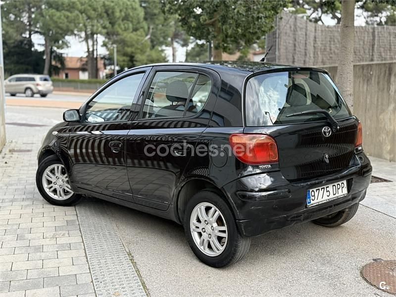 Usado Toyota Yaris 87 CV (63 kW) 2005 Negro Berlina