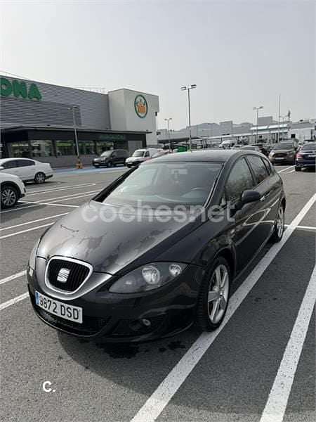 Usado Seat Leon Sport 140 CV (102 kW) 2005 Negro Utilitario