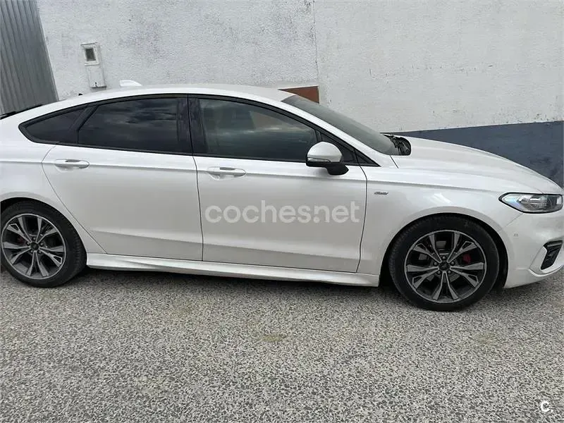 Usado Ford Mondeo ST-Line 190 CV (139 kW) 2021 Blanco Berlina