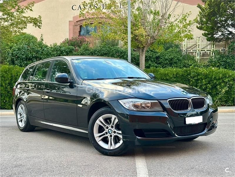 Negro Usado 2011 BMW 318 Familiar | 7990 € (Precio justo) - Imagen 1/4