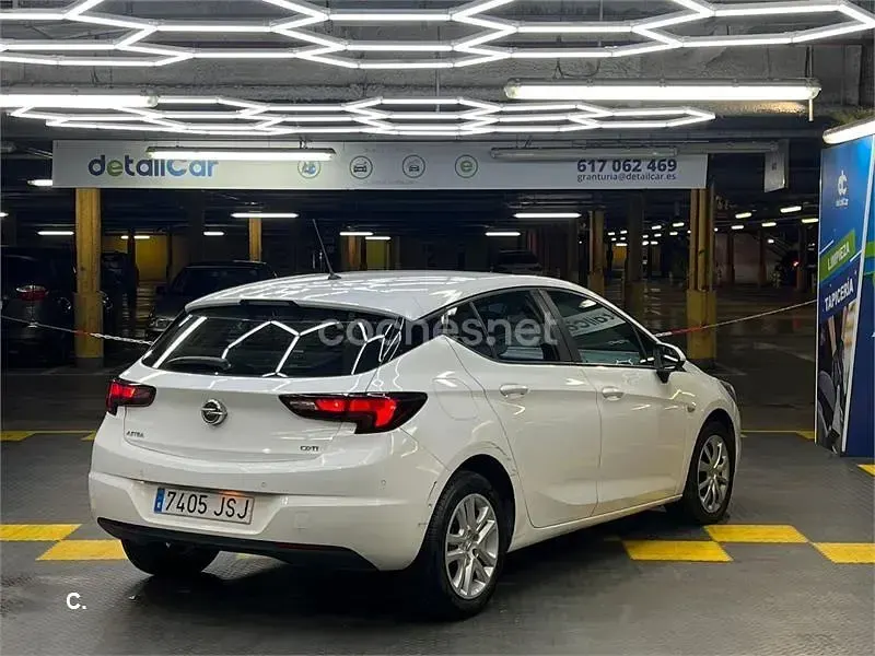 Używany Opel Astra Selective 110 KM (80 kW) 2016 Biały Sedan/Limuzyna