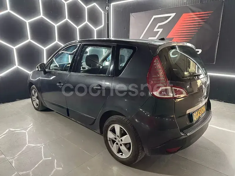 Usado Renault Scénic III 105 CV (77 kW) 2010 Negro Monovolumen