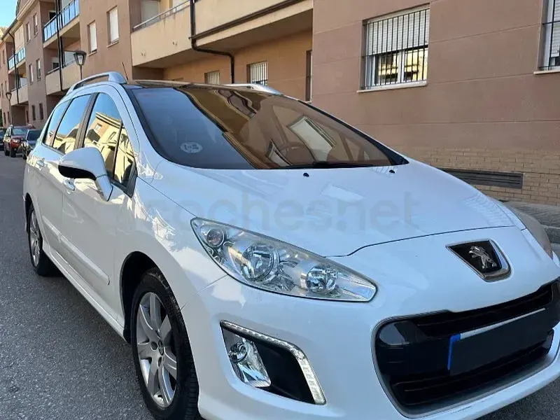 Usado Peugeot 308 SW Access 92 CV (67 kW) 2014 Blanco Familiar