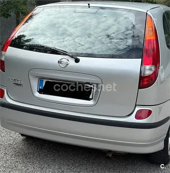 Usado Nissan Almera Tino Tekna 116 CV (85 kW) 2005 Gris / plata Monovolumen