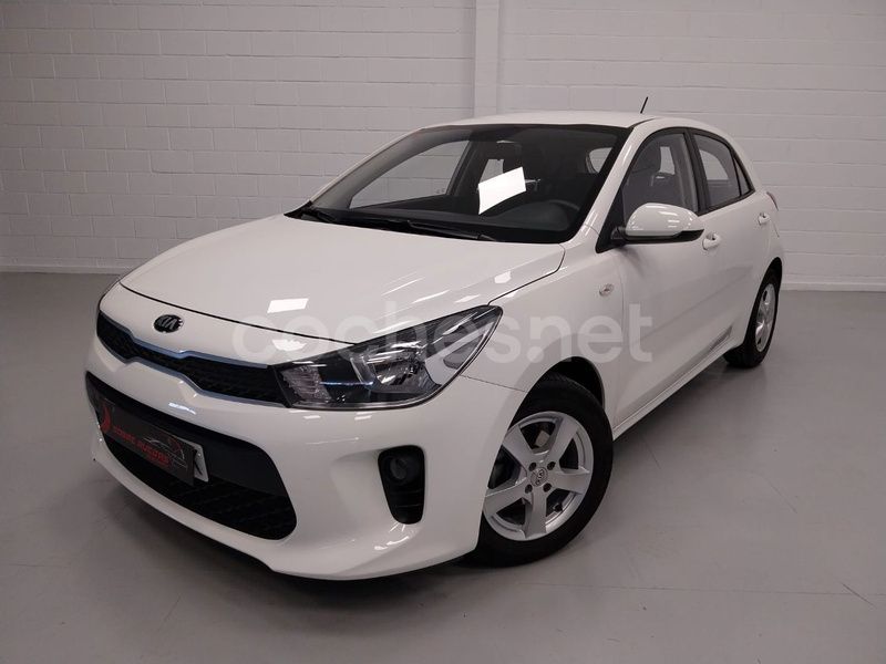 Blanco Usado 2018 Kia Rio Berlina | 12.500 € (Precio justo) - Imagen 1/4