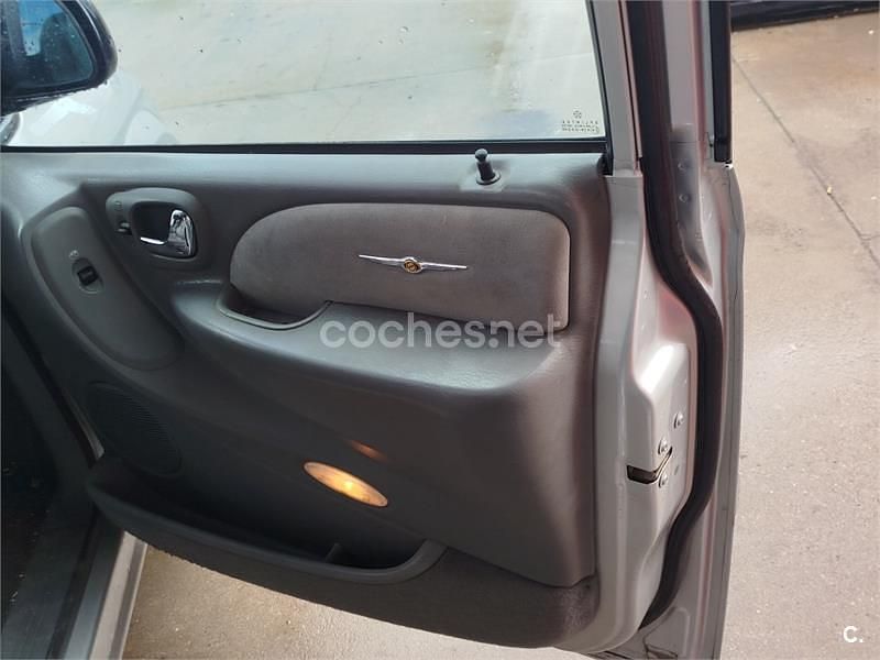 Usado Chrysler Grand Voyager Limited 163 CV (119 kW) 2007 Gris / plata Monovolumen