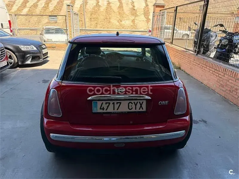 Usado Mini ONE 90 CV (66 kW) 2004 Rojo Utilitario