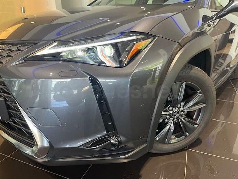 Usado Lexus UX 199 CV (146 kW) 2025 Gris / plata SUV