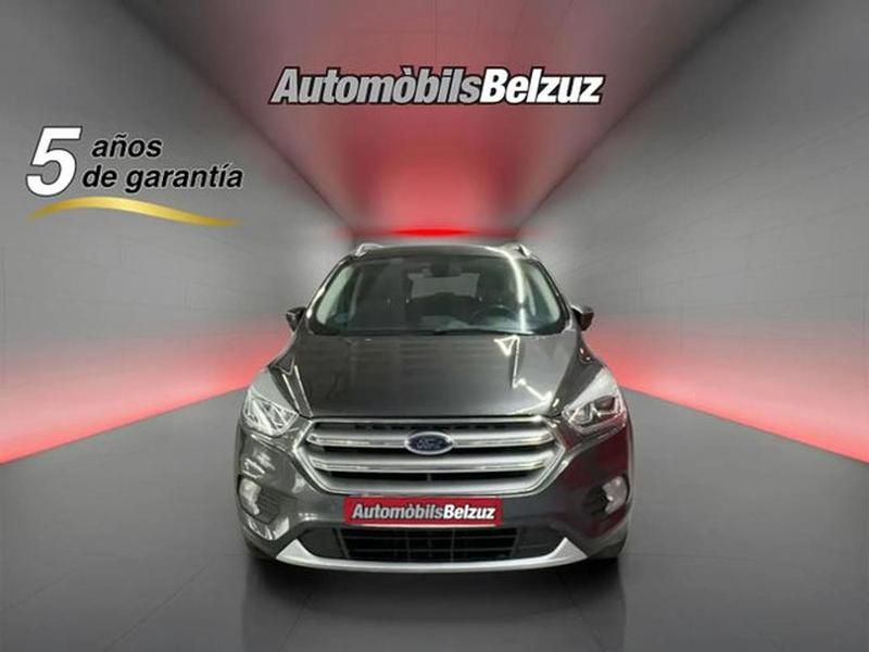 Usado Ford Kuga Trend 120 CV (88 kW) 2019 Gris SUV