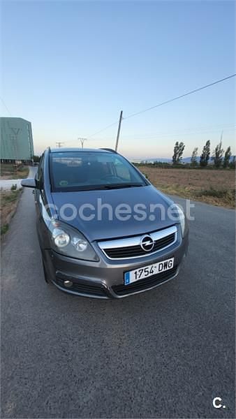 Gris / plata Usado 2006 Opel Zafira Cosmo Monovolumen | 3800 € (Un poco caro) - Imagen 1/4
