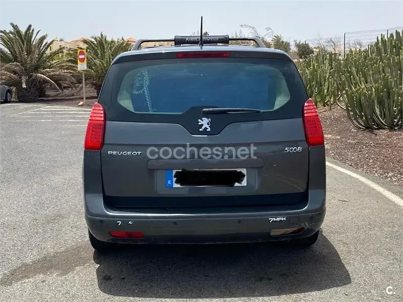 Usado Peugeot 5008 110 CV (80 kW) 2010 Gris / plata Monovolumen
