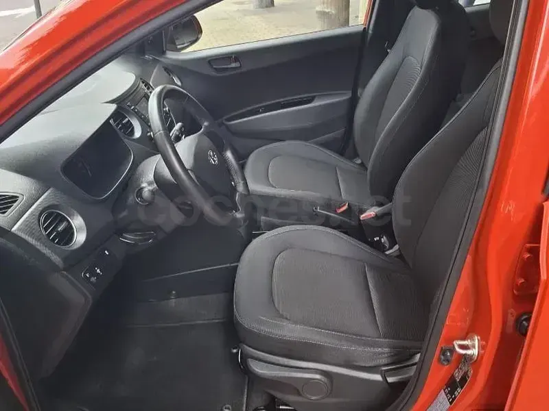 Usado Hyundai i10 GO! 66 CV (48 kW) 2019 Rojo Utilitario
