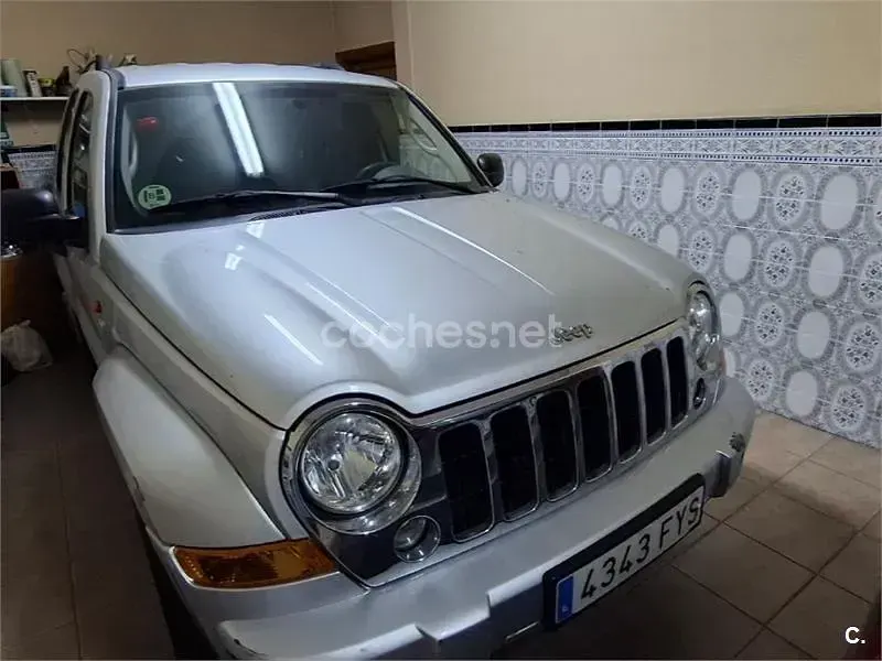 Usado Jeep Cherokee Limited 163 CV (119 kW) 2007 Gris / plata SUV