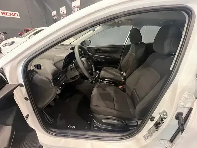 Usado Hyundai i20 85 CV (62 kW) 2023 Blanco Berlina
