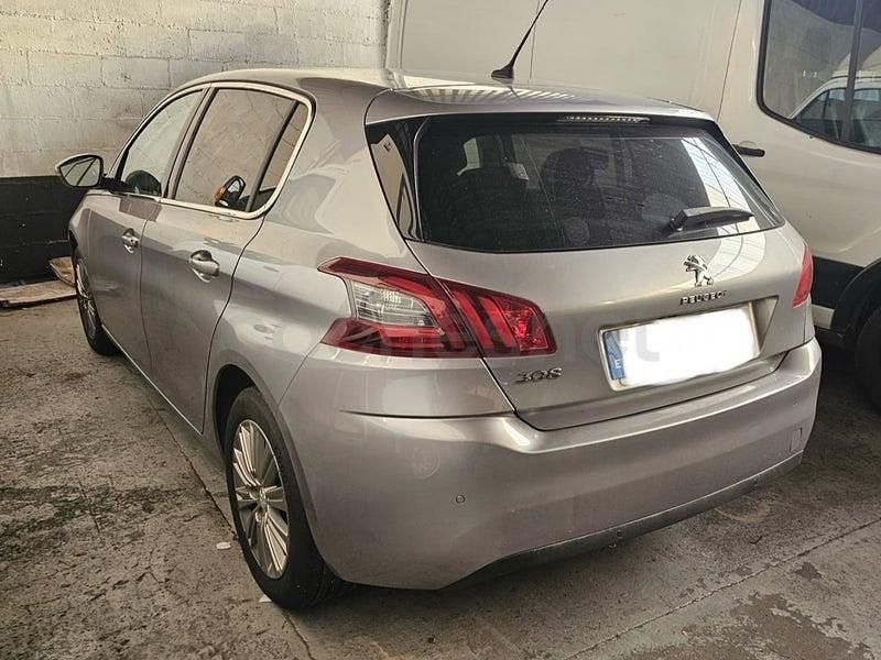 Usado Peugeot 308 Active 130 CV (95 kW) 2021 Gris / plata Berlina