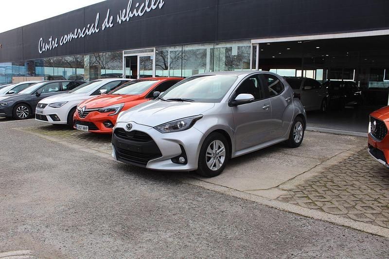 Usado Mazda 2 Center-Line 116 CV (85 kW) 2023 Gris Berlina