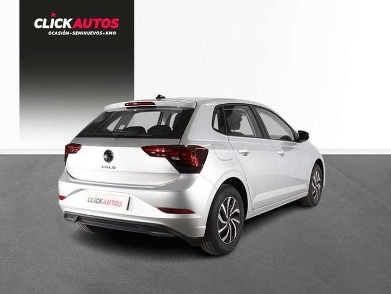 Usado VW Polo Life 95 CV (69 kW) 2023 Gris Utilitario