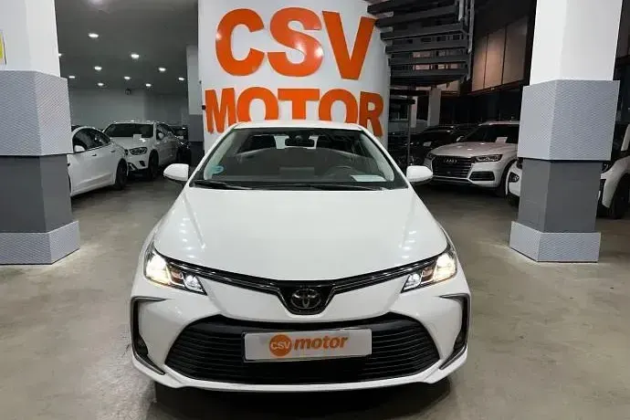 Usado Toyota Corolla Sol 126 CV (92 kW) 2023 Blanco Berlina