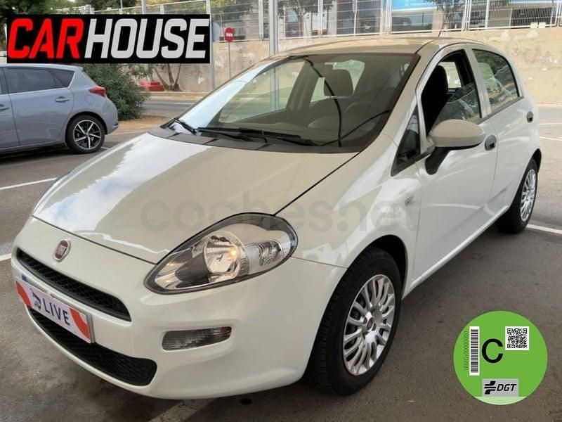 Usado Fiat Punto Young 69 CV (50 kW) 2016 Blanco Berlina
