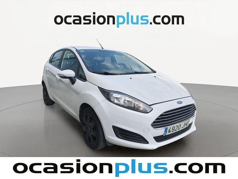 Usado Ford Fiesta Trend 75 CV (55 kW) 2015 Blanco Utilitario