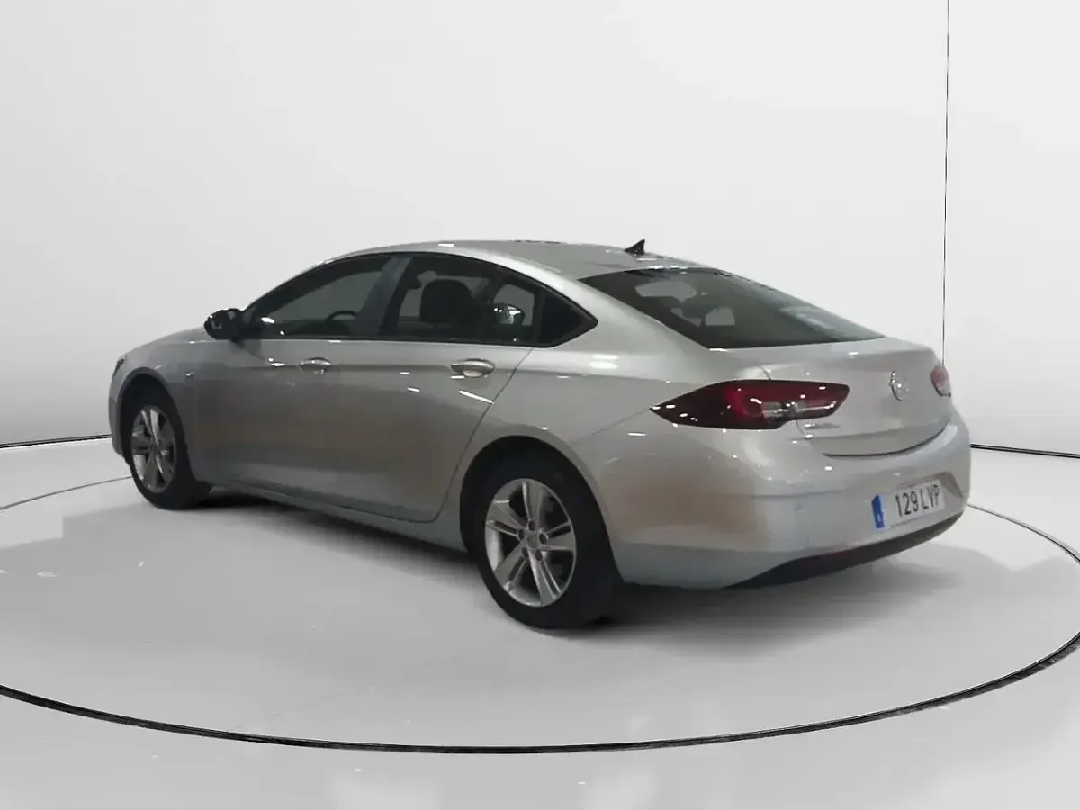 Usado Opel Insignia Business Edition 122 CV (89 kW) 2021 Gris Berlina
