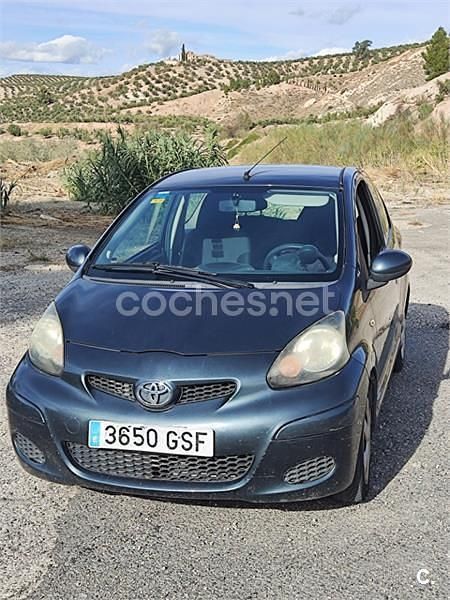 Gris / plata Usado 2009 Toyota Aygo Live Utilitario | 4990 € (Buen precio) - Imagen 1/4