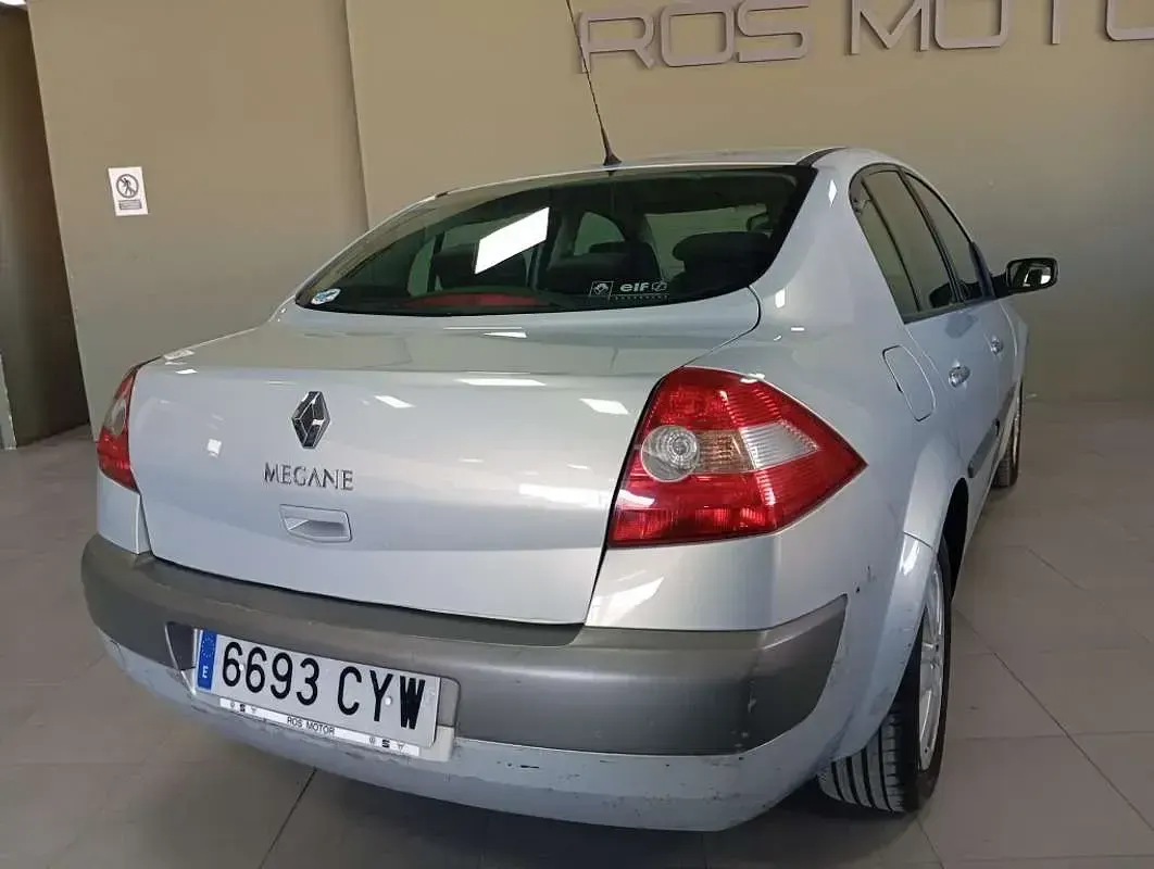 Usado Renault Mégane Expression 101 CV (74 kW) 2004 Gris Berlina