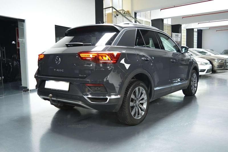 Usado VW T-Roc Sportline 190 CV (139 kW) 2021 Gris SUV