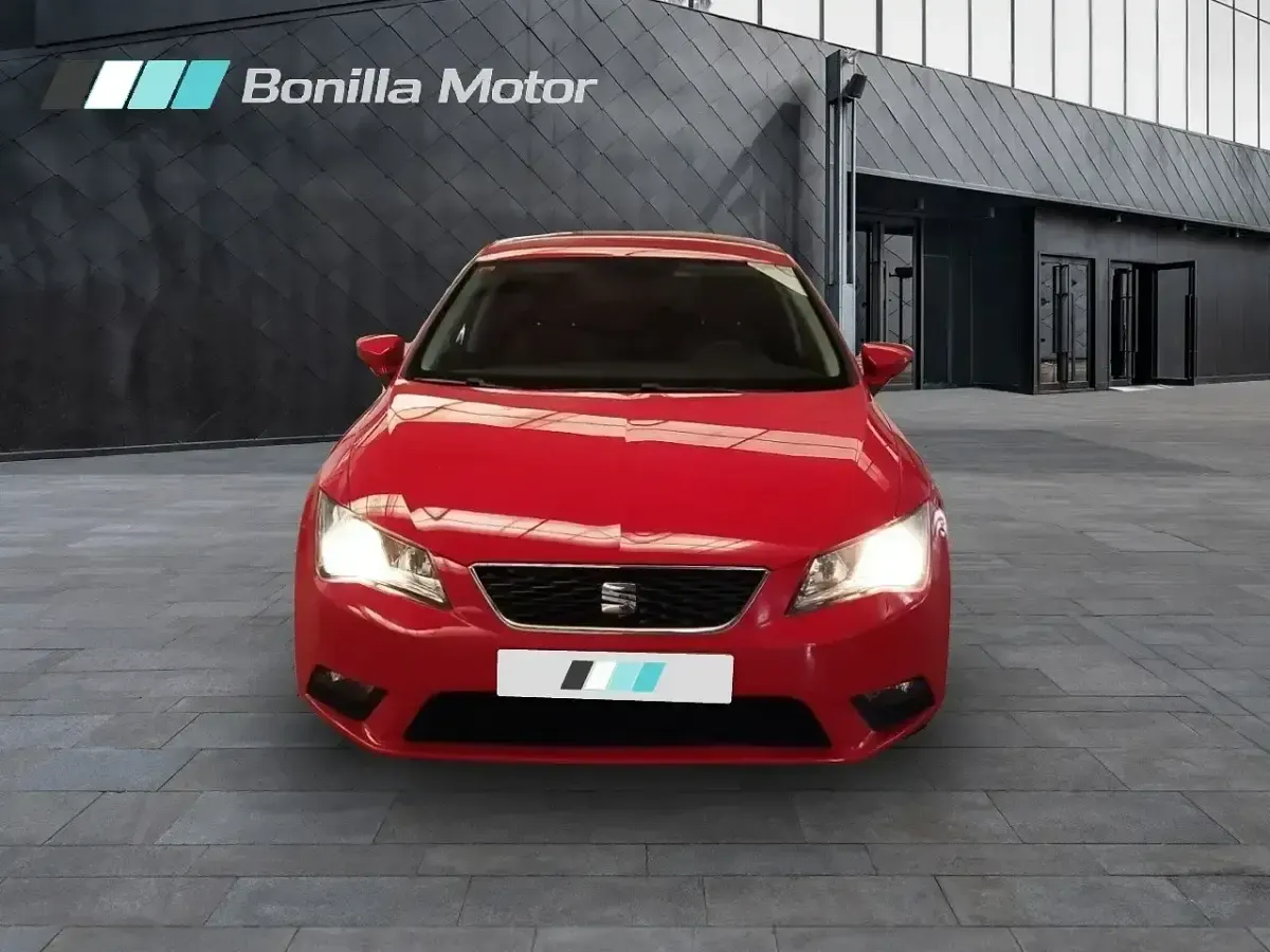 Usado Seat Leon Style 105 CV (77 kW) 2014 Rojo Berlina