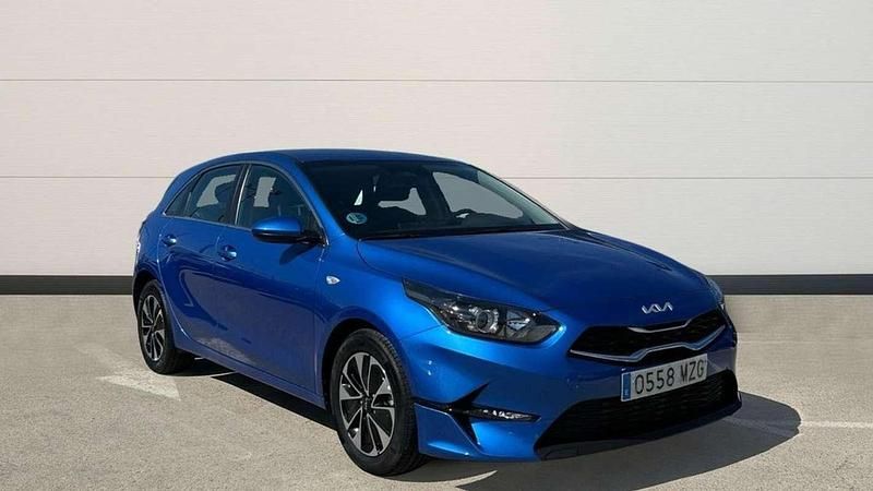 Usado Kia Ceed 101 CV (74 kW) 2025 Azul Utilitario