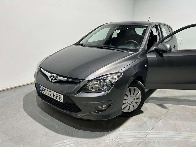 Usado Hyundai i30 Classic 90 CV (66 kW) 2010 Gris Utilitario
