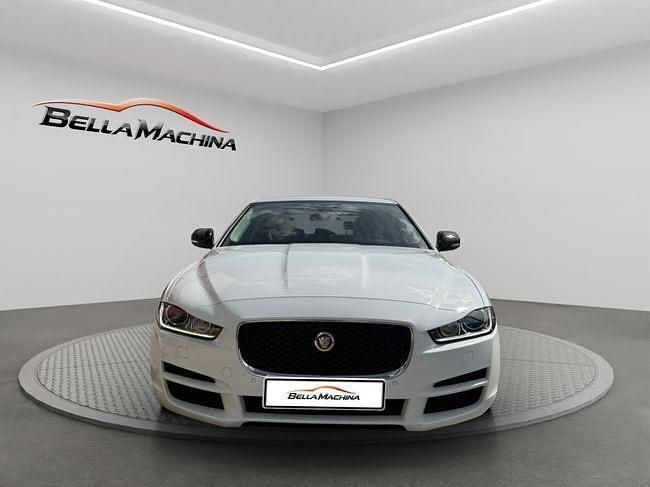 Usado Jaguar XE R-Dynamic 180 CV (132 kW) 2019 Blanco Berlina