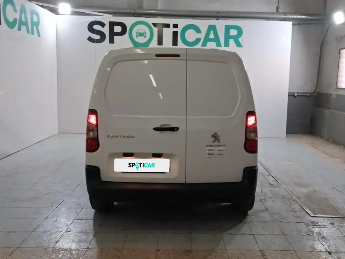 Usado Peugeot Partner 98 CV (72 kW) 2021 Blanco Monovolumen