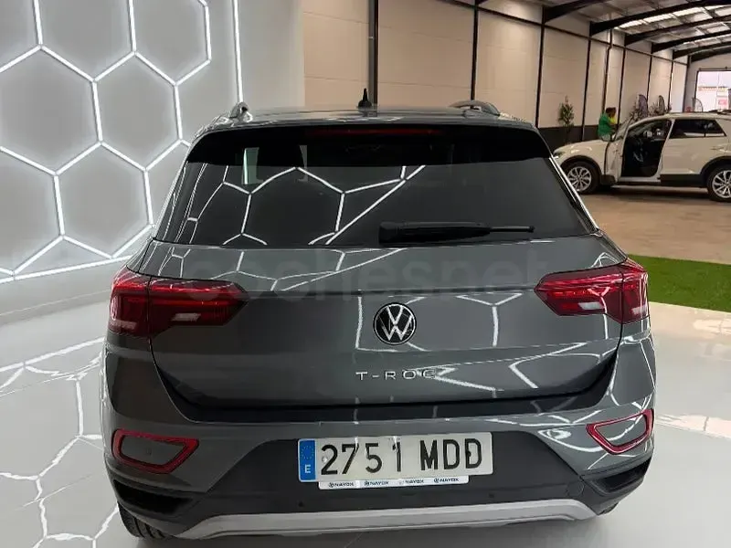 Usado VW T-Roc Life 115 CV (84 kW) 2022 Gris / plata SUV