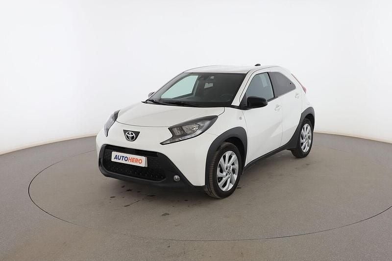 Blanco Usado 2024 Toyota Aygo Play Utilitario | 15.399 € (Precio justo) - Imagen 1/3