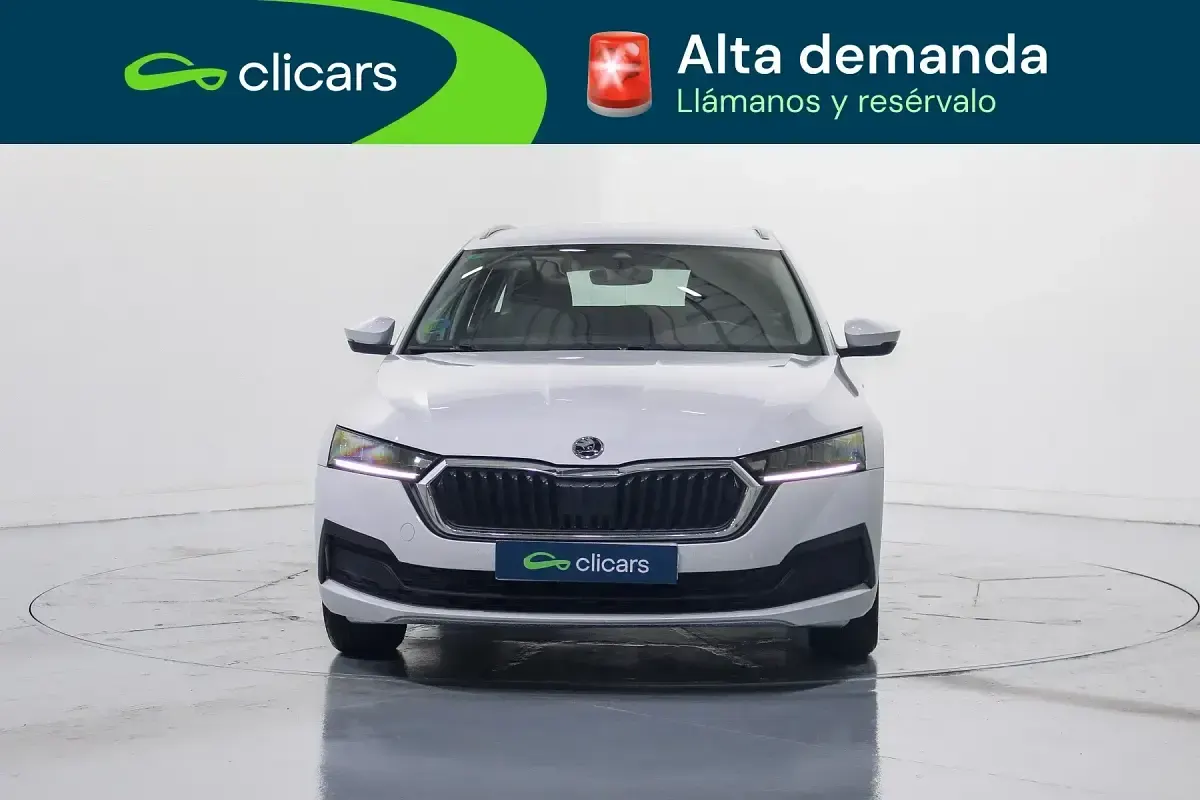 Usado Skoda Octavia Ambition 110 CV (80 kW) 2021 Blanco Familiar