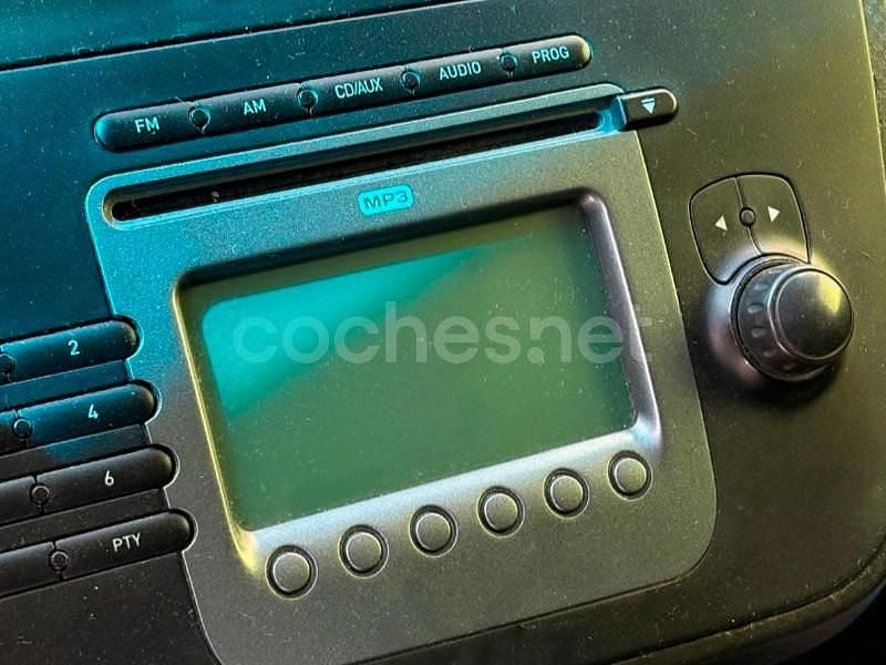 Usado Seat Altea Reference 105 CV (77 kW) 2006 Gris / plata Monovolumen