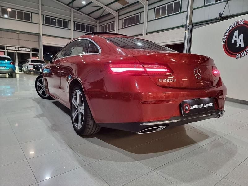 Usado Mercedes E220 194 CV (142 kW) 2018 Granate Coupe