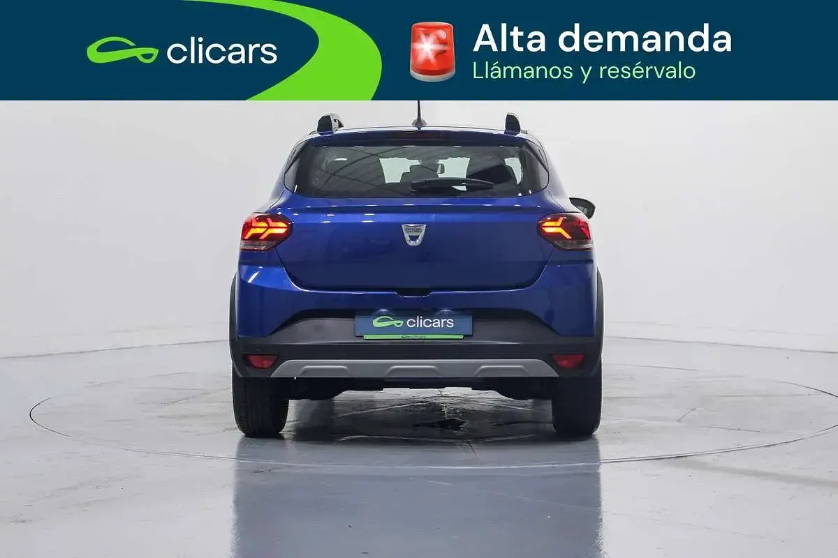 Usado Dacia Sandero Comfort 101 CV (74 kW) 2022 Azul Utilitario